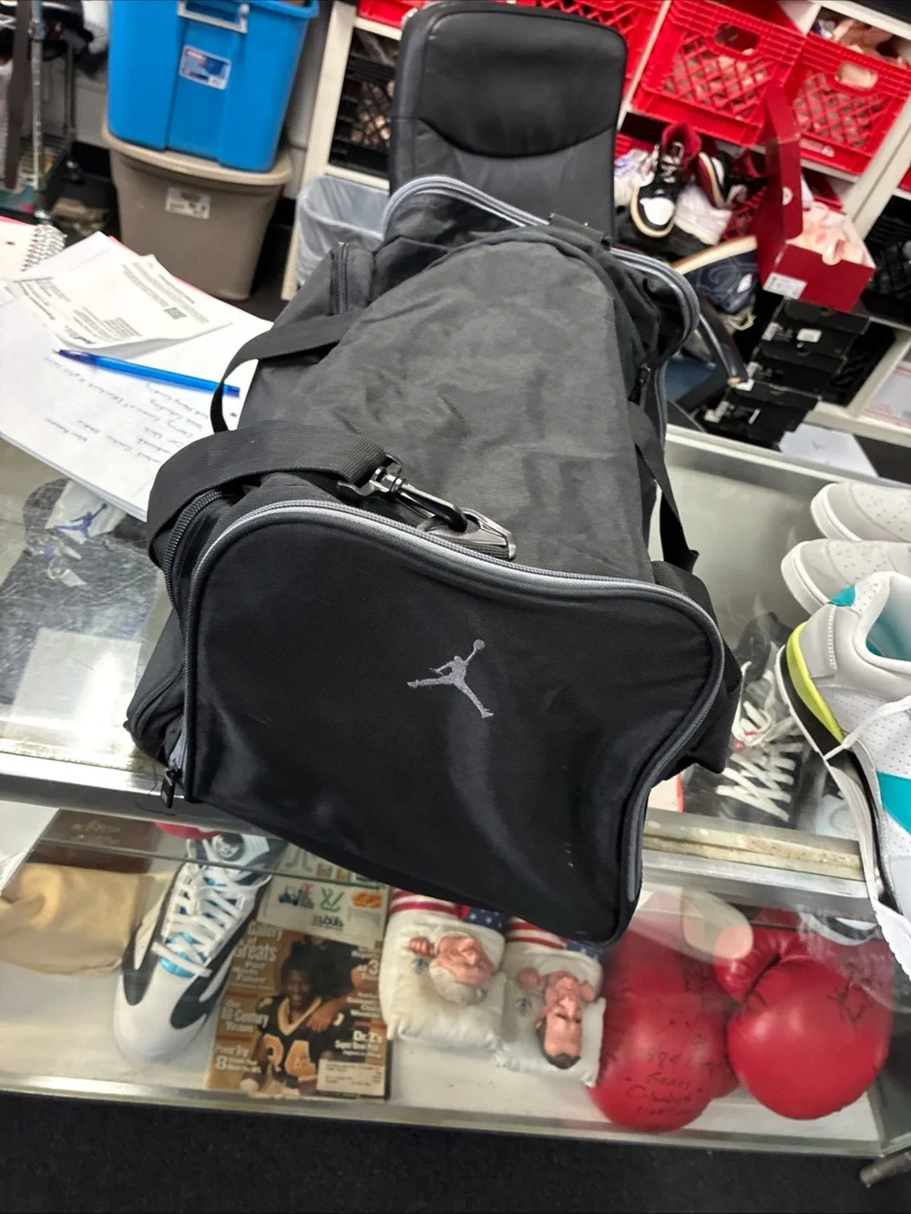 Nike Duffle Gym Bag ( 17”x11”x10”) Black E2-759 Pre Owned Used